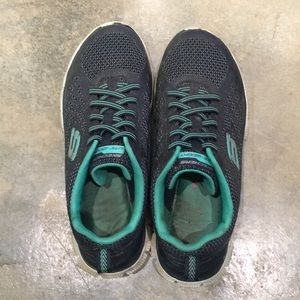 Sketchers size 7 navy and teal